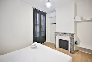 Iron/ironing board, travel cot, WiFi, bed sheets - B0.4 people—Champs-Élysées—Arc de Triomphe#paris8#AC (Paris)