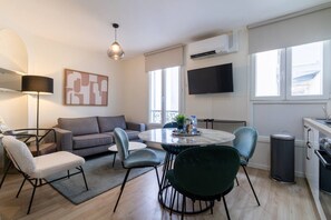 TV - B1. Two Bedrooms#Champs-Élysées#Arc de Triomphe#AC (Paris)