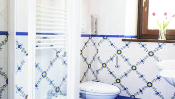 Suite, Balcony, Mountain View | Bathroom
