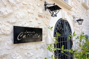 Exterior detail - Locanda Camilla (Campo di Giove)