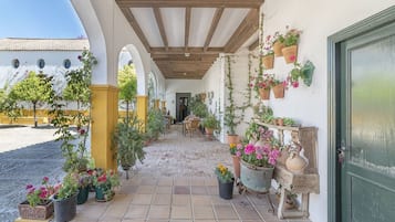 Villa | Exterior