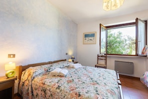 WiFi, bed sheets - Room 'Camera 3' with Shared Garden, Wi-Fi and Air Conditioning (Sommacampagna)