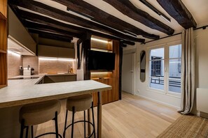 Coffee/tea maker, microwave, oven, dishwasher - Studio for 2 People #Île Saint-Louis #Along the Seine, Near Notre Dame (Paris)
