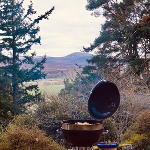 Property grounds - Escape to Ardchoile | Sleeps 10 with Hot Tub, Log Fire & Games Room (Kingussie)