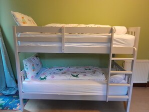 4 bedrooms, iron/ironing board, WiFi, bed sheets - Escape to Ardchoile | Sleeps 10 with Hot Tub, Log Fire & Games Room (Kingussie)
