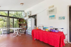 Interior - Room 'Casetta 6' with Private Terrace, Wi-Fi and Air Conditioning (Sommacampagna)