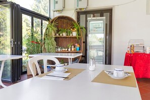 Dining - Room 'Casetta 6' with Private Terrace, Wi-Fi and Air Conditioning (Sommacampagna)