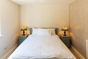 WiFi - Modern Studio Apartment in the Heart of Cahersiveen (Cahersiveen)