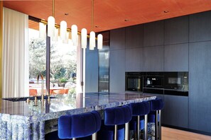 Private kitchen - Villa Le Ponant Luxury Waterfront - Near Cannes (Mandelieu-la-Napoule)