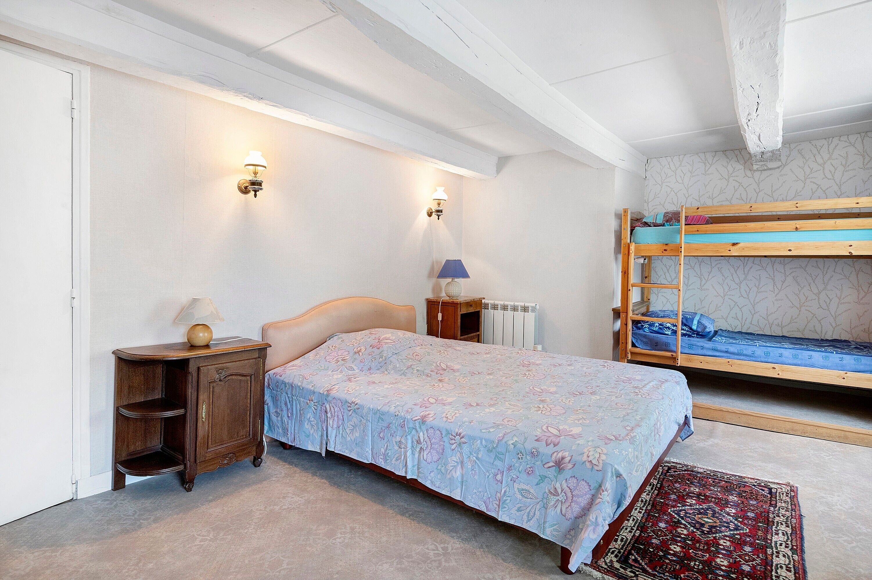 2 chambres, fer et planche à repasser, Wi-Fi, draps fournis