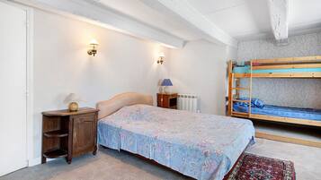 2 chambres, fer et planche à repasser, Wi-Fi, draps fournis