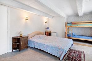 2 bedrooms, iron/ironing board, WiFi, bed sheets - Charming 17th-Century Holiday Home “Gîte Le Mont Saint Michel” with Wi-Fi (Bacilly)