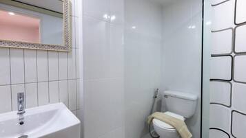 Standard Studio | Bathroom