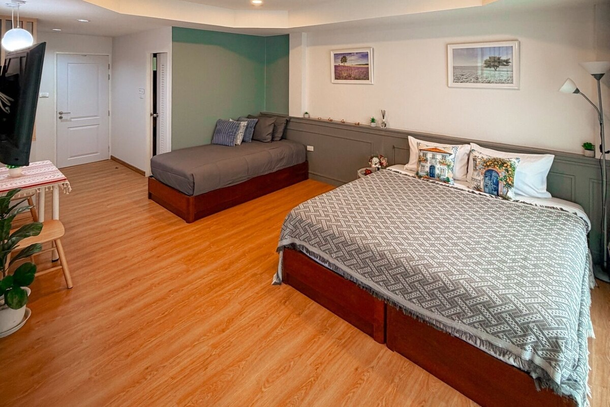 Superior Room | Minibar, bed sheets