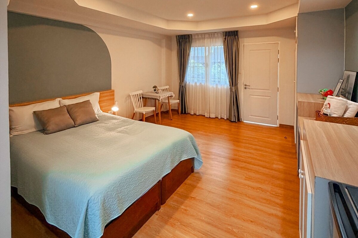 Standard Room | Minibar, bed sheets