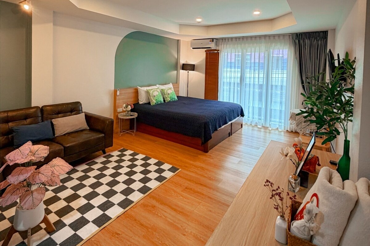 Studio Room | Minibar, bed sheets