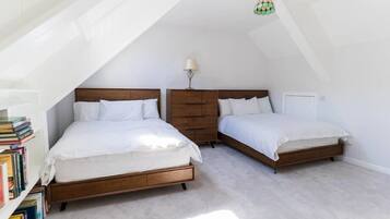 Cuna de viaje, wifi y ropa de cama