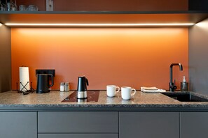 A modern kitchen with a built-in oven, a coffee maker, and a sink. - Apartment 'Grafferhof II' with Mountain View, Wi-Fi and Air Conditioning (Bolzano)