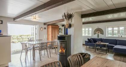 Lovely home in Grenaa with WiFi