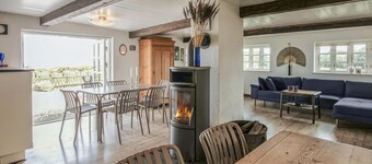 Lovely home in Grenaa with WiFi