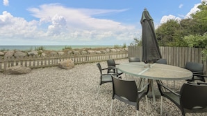 Unclassified image, 4 of 29, button - Lovely home in Grenaa with WiFi (Grenaa)
