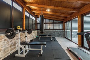 Standard-Haus, 5 Schlafzimmer, 2 Bäder (S Villa with Pool, Jacuzzi & Gym) | Fitnessbereich