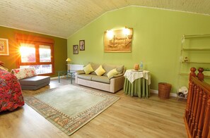 Living area - Cozy House on a Private Estate (Medina de Pomar)
