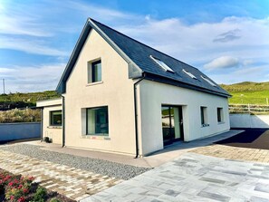 Exterior - The Summit - Skellig Coast (Cahersiveen)