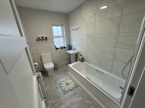 Bathroom - Lighthouse View - Cahersiveen (Cahersiveen)
