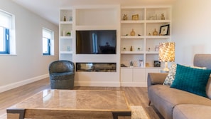 TV - Kells Ocean View Luxury Retreat (Kells)
