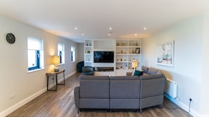 TV - Kells Ocean View Luxury Retreat (Kells)