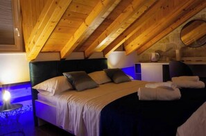 1 bedroom, iron/ironing board, WiFi, bed sheets - Blue Loft Room, Luxury Rooms Rustic Chic (Split)
