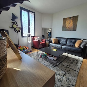 Children’s area - A charming house with a large garden, 3 bedrooms, and an unobstructed view. (Rouen)