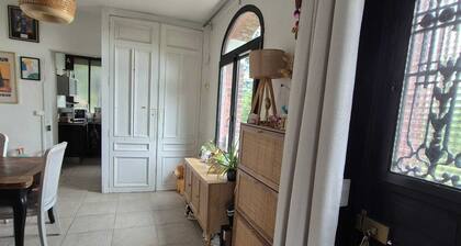 A charming house with a large garden, 3 bedrooms, and an unobstructed view.