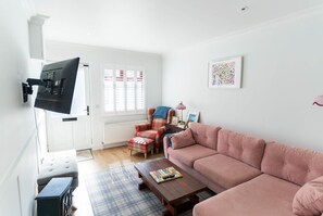 TV - Hidden Gem Townhouse - Cahersiveen (Cahersiveen)