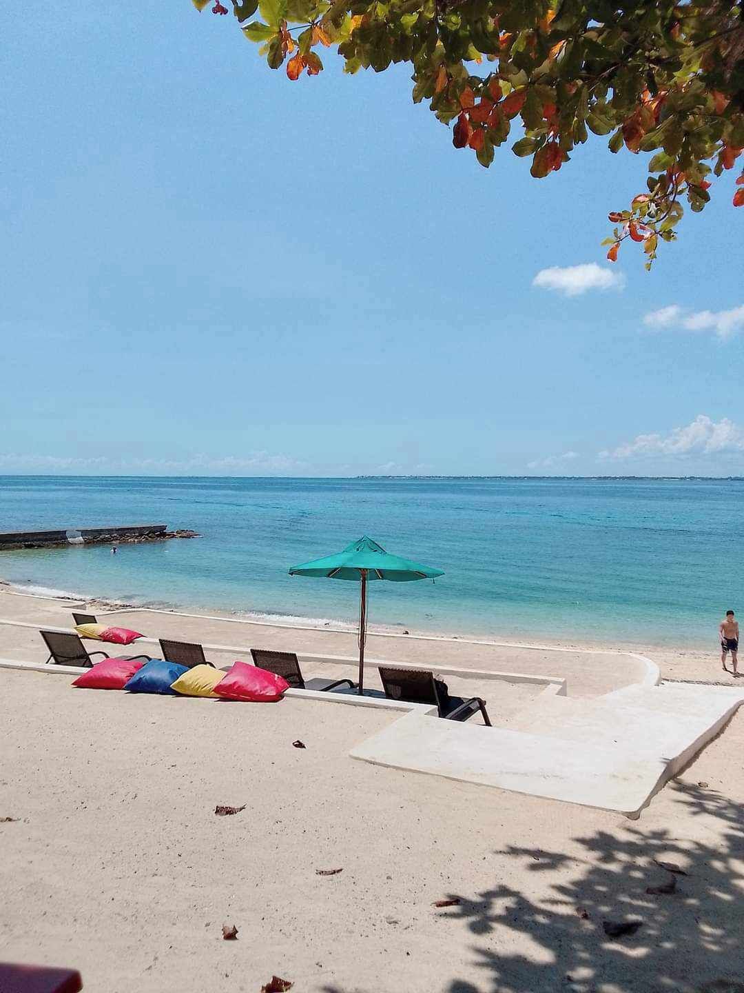 Private beach nearby, white sand, free beach cabanas, sun-loungers