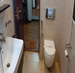Deluxe Suite | Bathroom - AAR Royal Park (Tirunelveli)