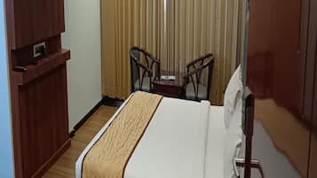 Hypo-allergenic bedding available, WiFi (free), bed sheets