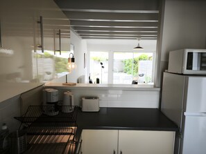 Private kitchen - Holiday Home "Villa Mariotte 66" with Shared Pool, Private Terrace and Wi-Fi (Capbreton)