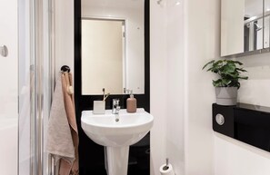 Single Room, Non Smoking | Bathroom - Student Only White Rose View (Leeds)