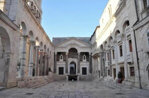 Point of interest - Red Double Room, Luxury Rooms Rustic Chic (Split)