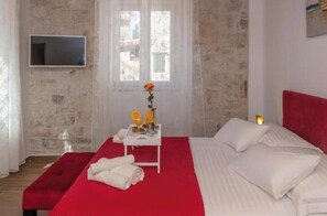 1 bedroom, iron/ironing board, WiFi, bed sheets - Red Double Room, Luxury Rooms Rustic Chic (Split)