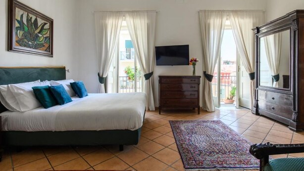 Luxury Quadruple Room, Balcony, City View | WiFi (free) - Dimora dei marchesi (Napoli)