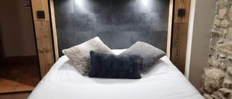Quarto casal ou duplo família, vista para a montanha | Roupa de cama