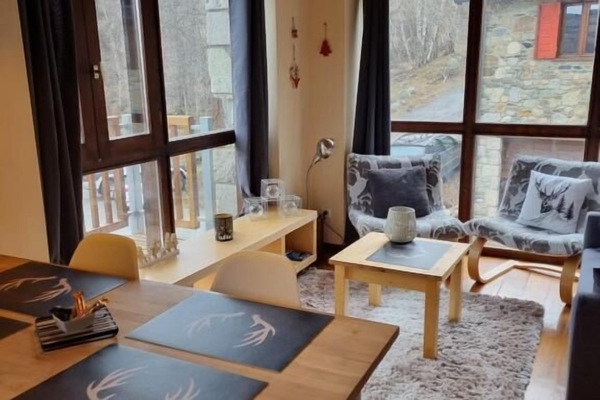 Superior Apartment, Balcony, Mountain View | Dining | Breakfast, lunch and dinner served