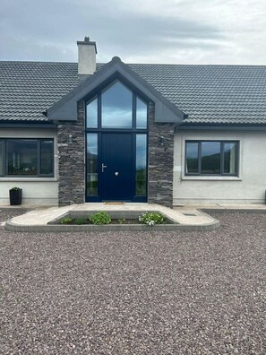 Exterior - Carhan House - Newly Renovated Spacious Bungalow (Castlemahon)