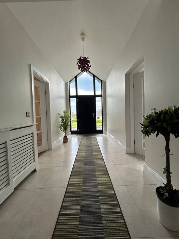 Interior - Carhan House - Newly Renovated Spacious Bungalow (Castlemahon)
