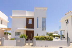Exterior - Milos lifestyle villas H9- 4 bedroom villa with private pool (Paralimni)