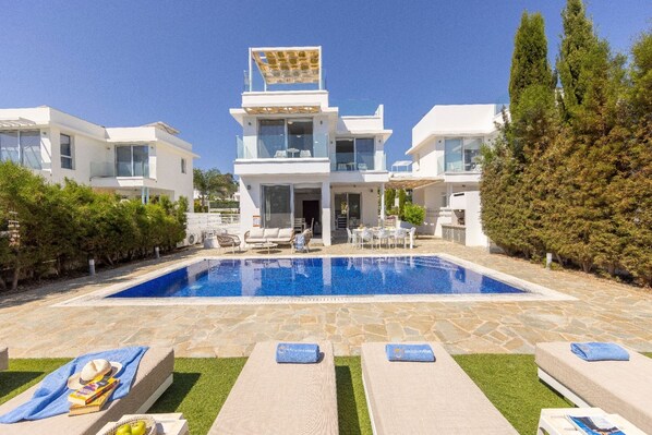 Pool - Milos lifestyle villas H9- 4 bedroom villa with private pool (Paralimni)