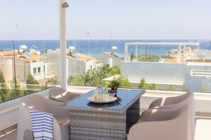 Outdoor dining - Milos lifestyle villas H9- 4 bedroom villa with private pool (Paralimni)